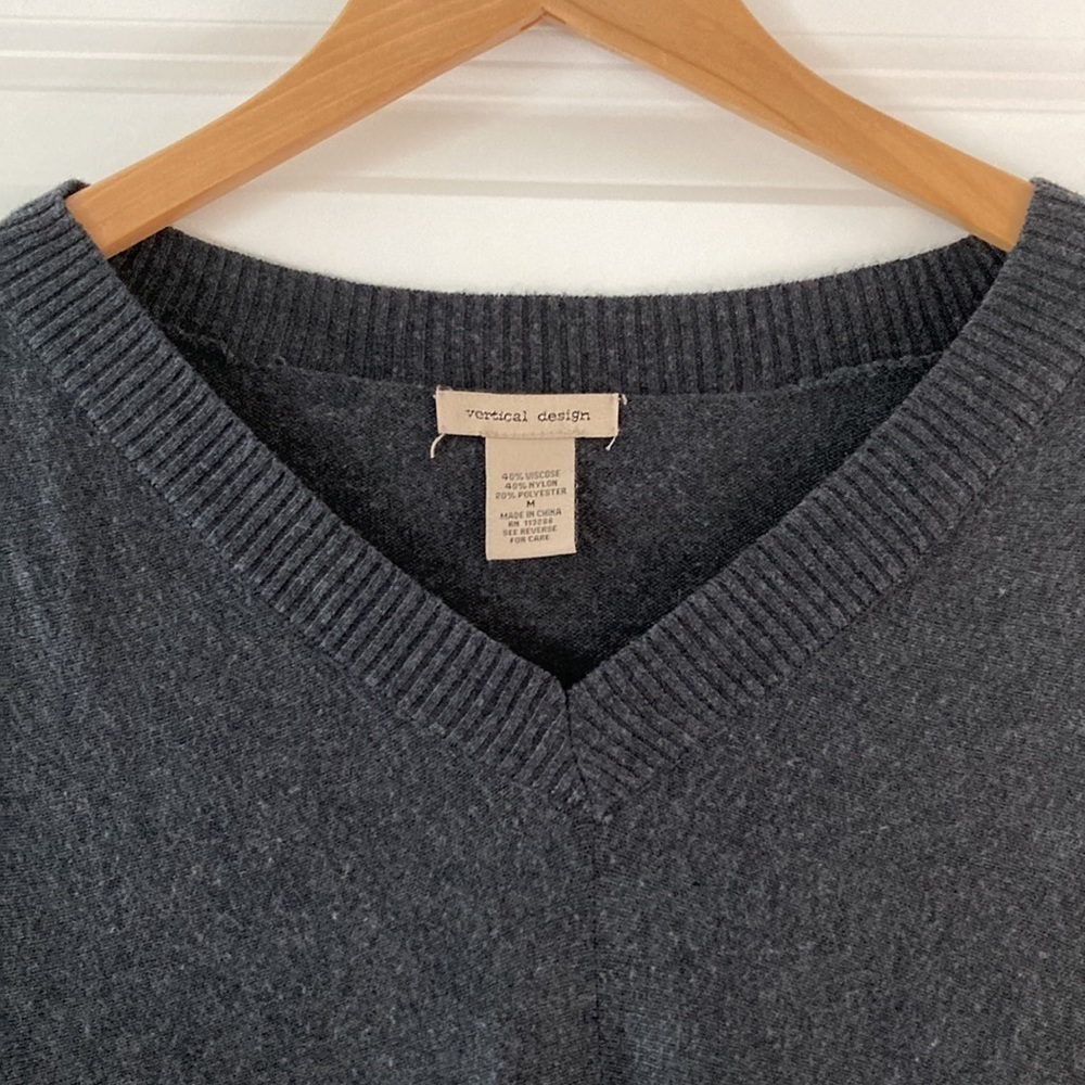 Vertical Design medium sweater gray v-neck - Picture 2 of 11